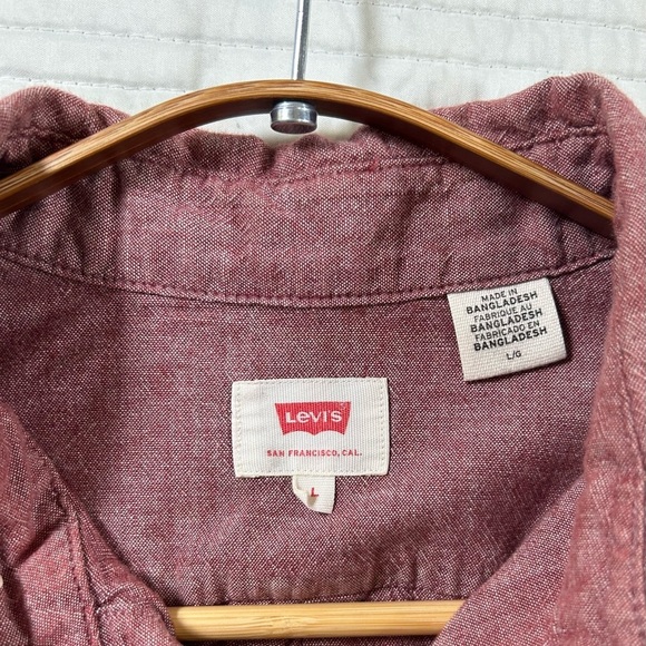 Levi's Burgundy Casual Button Down Shirt with Western Style. Size Large - Picture 3 of 8